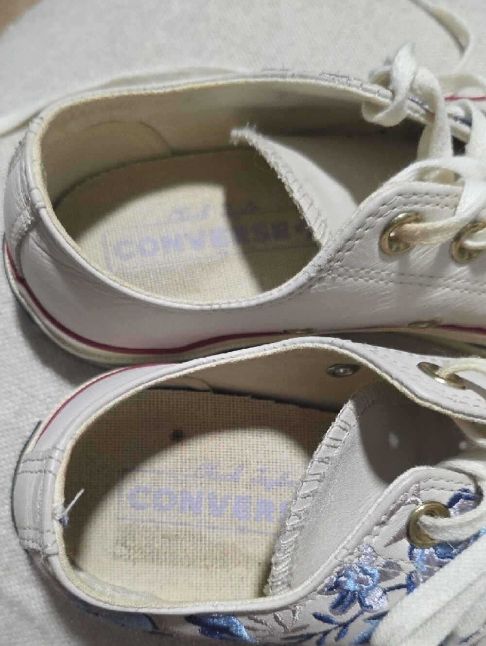 Converse Chuck Taylor Floral Embroidered Leather Low-Top Sneakers - Picture 7 of 8